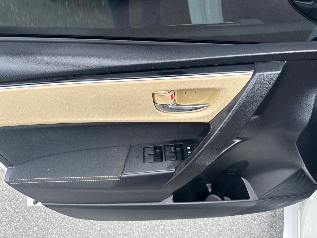 2017 Toyota Corolla Image 10