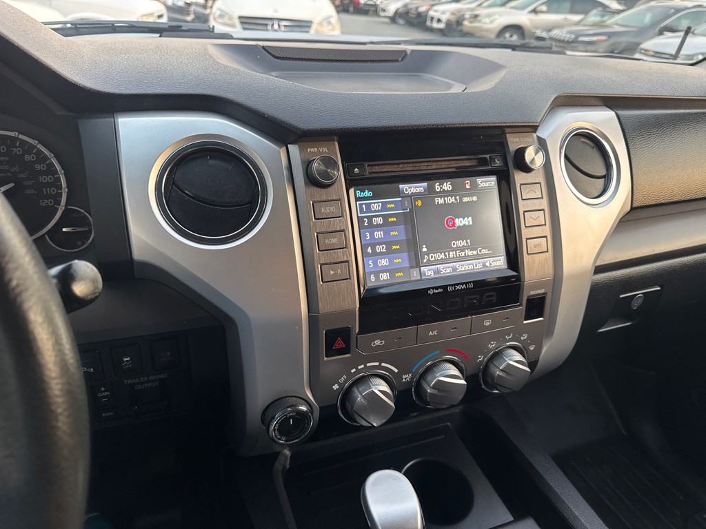 2016 Toyota Tundra Image 16