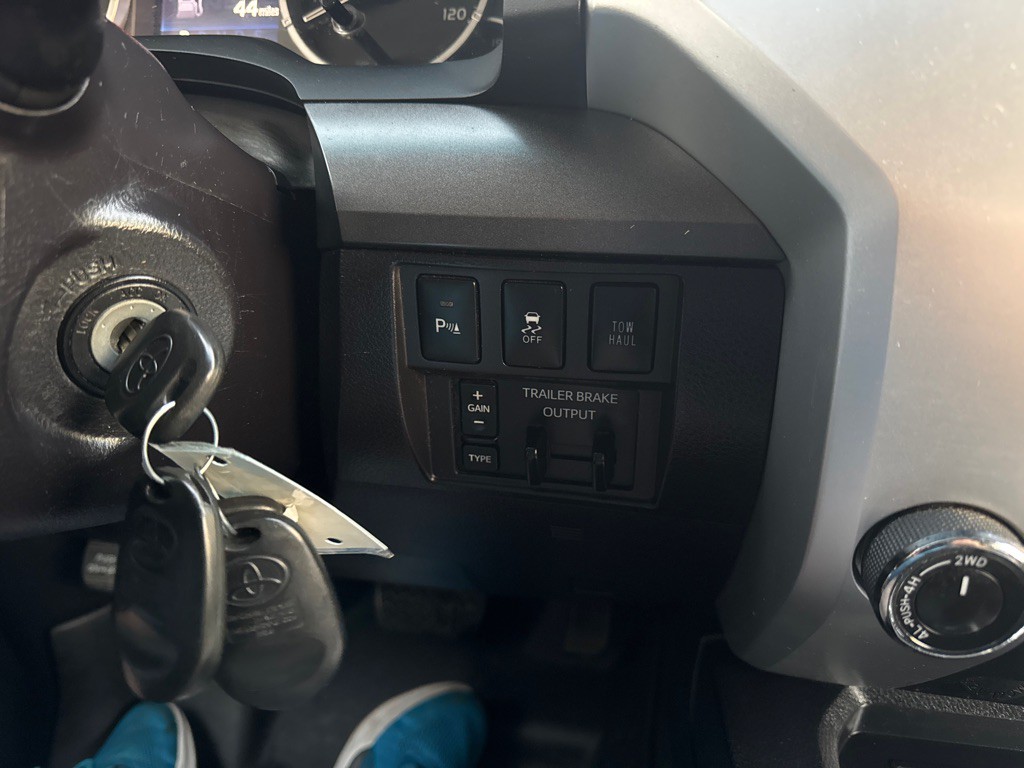 2016 Toyota Tundra Image 17