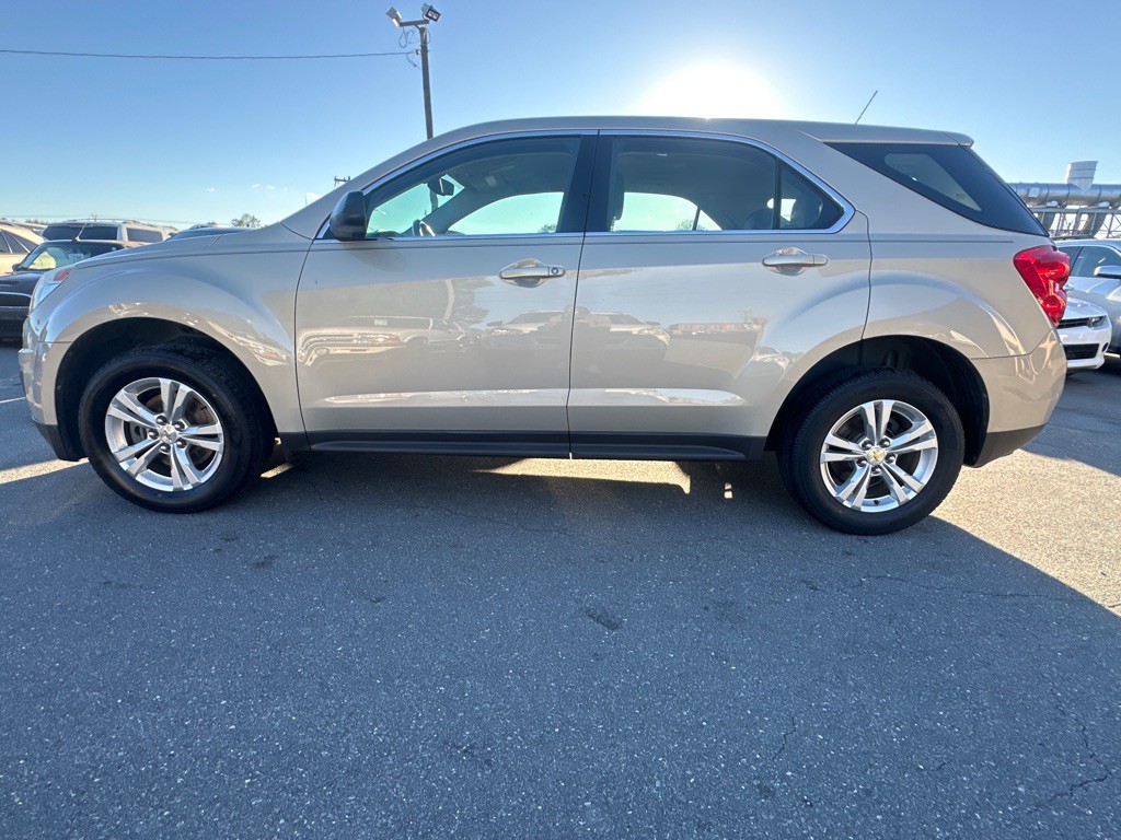 2011 Chevrolet Equinox Image 2