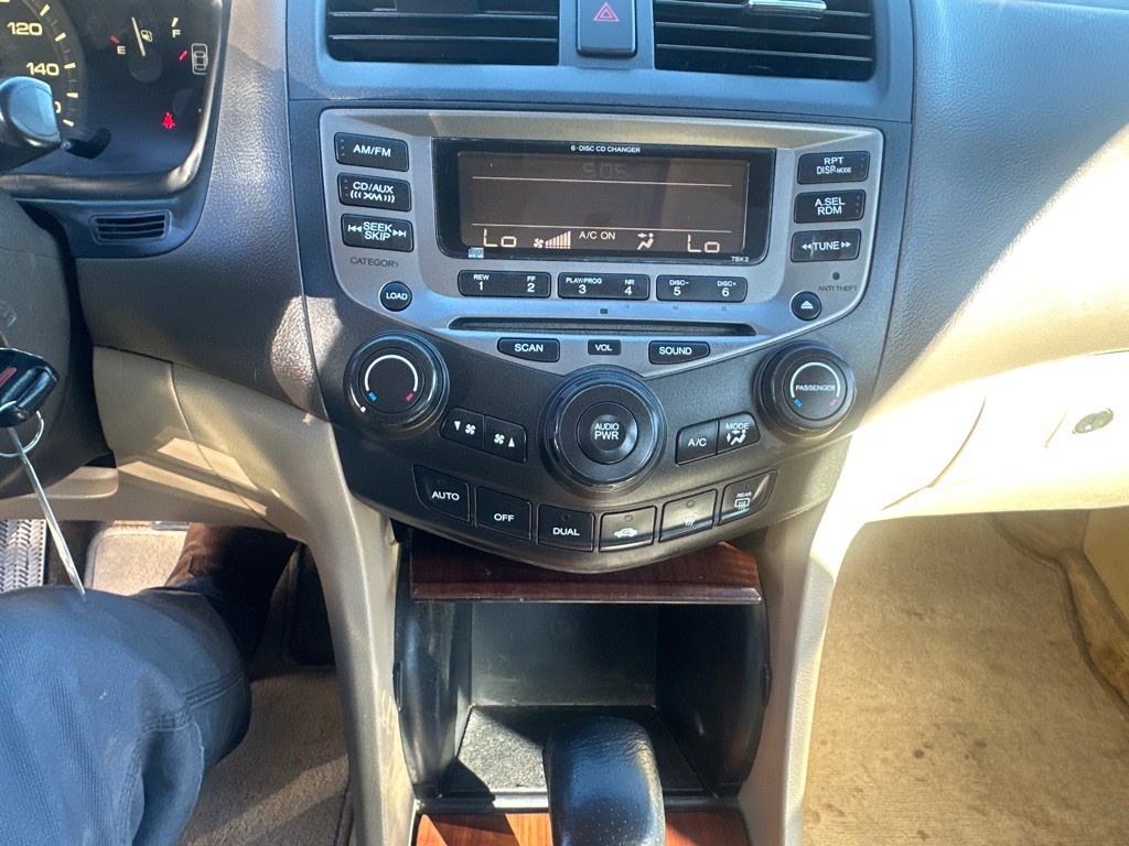 2006 Honda Accord Image 17