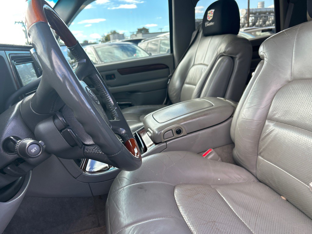 2002 Cadillac Escalade Image 13