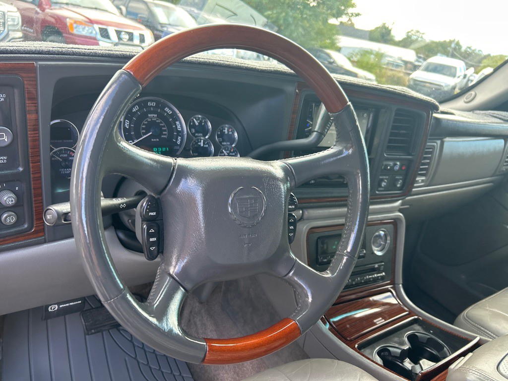 2002 Cadillac Escalade Image 16