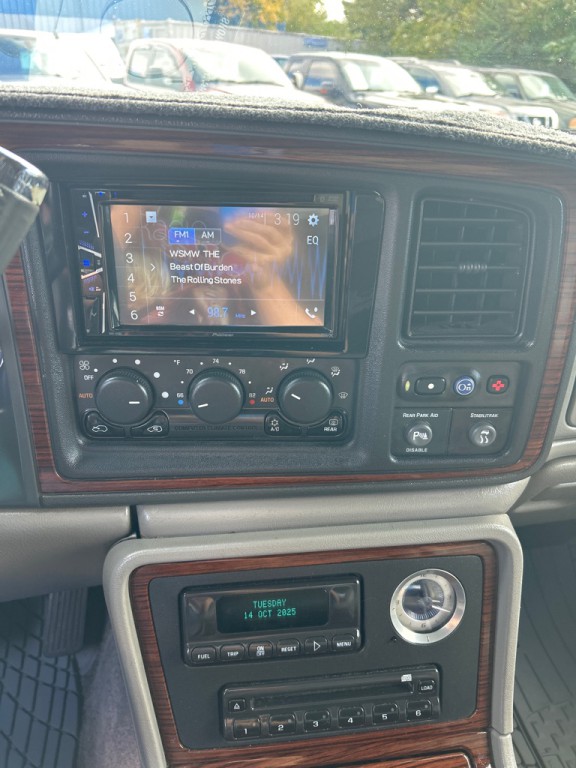 2002 Cadillac Escalade Image 17