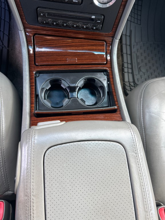 2002 Cadillac Escalade Image 18
