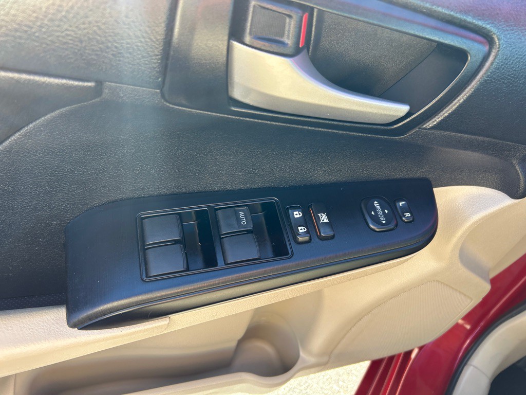 2013 Toyota Camry Image 8