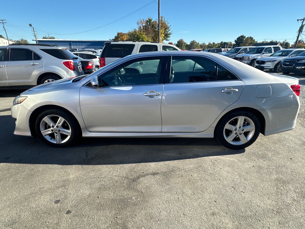 2014 Toyota Camry Image 2