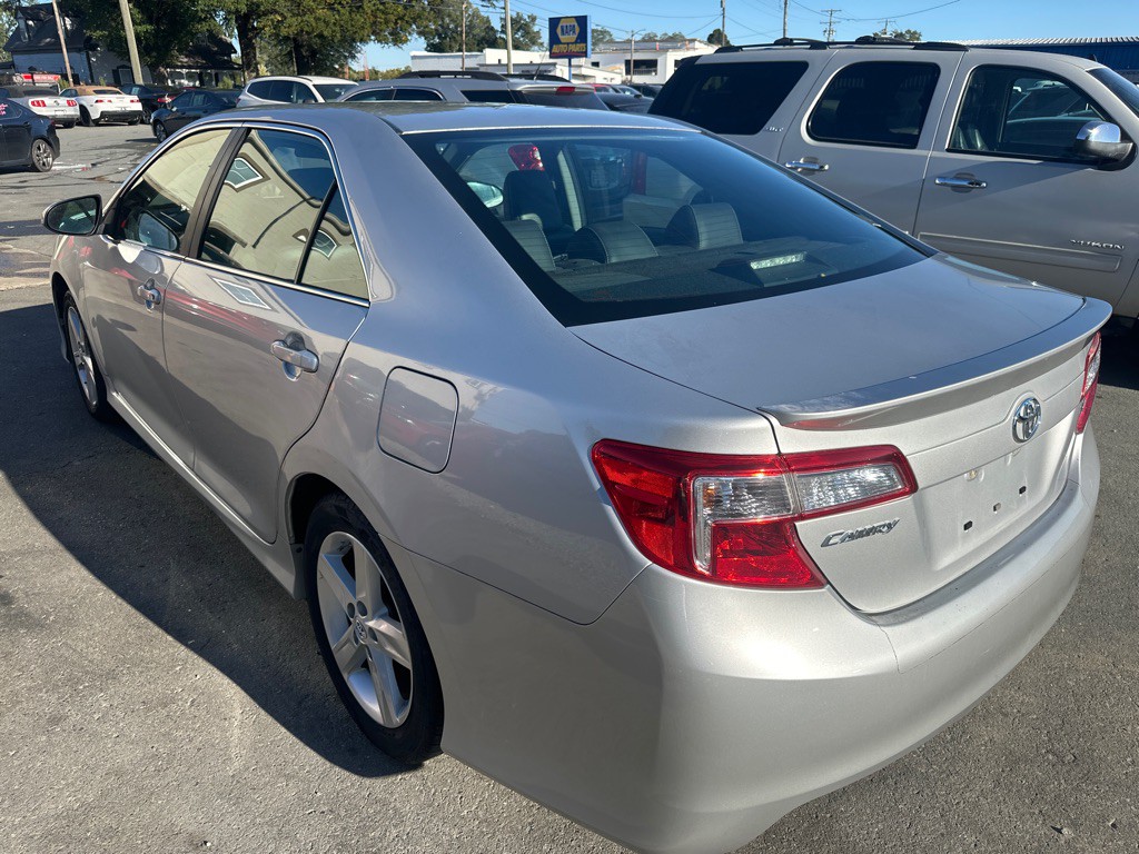 2014 Toyota Camry Image 3