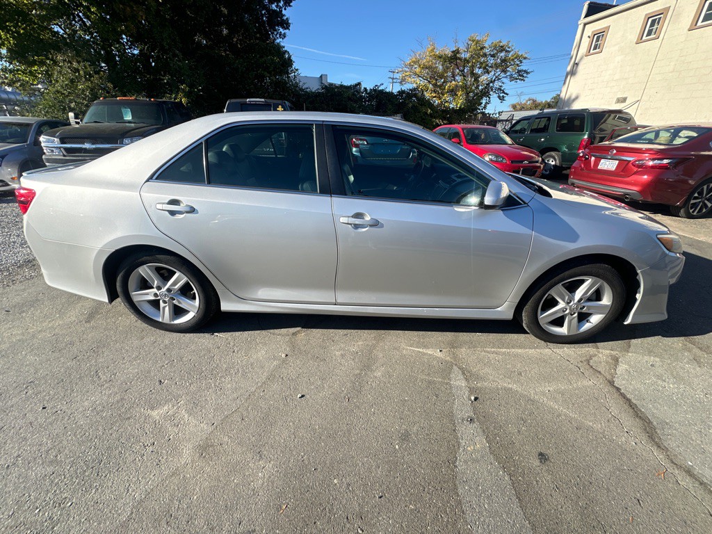2014 Toyota Camry Image 6
