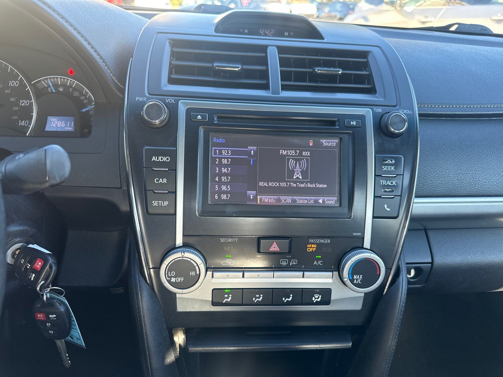 2014 Toyota Camry Image 17
