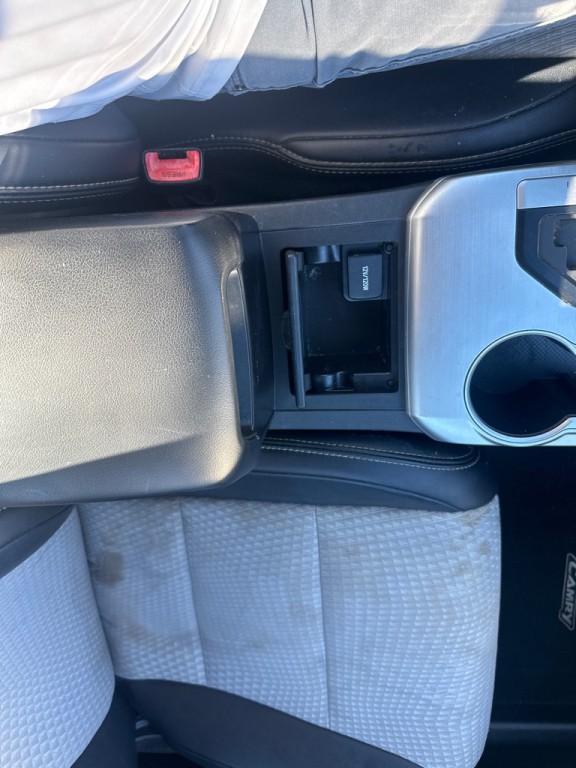 2014 Toyota Camry Image 20