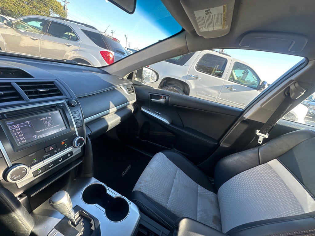 2014 Toyota Camry Image 21