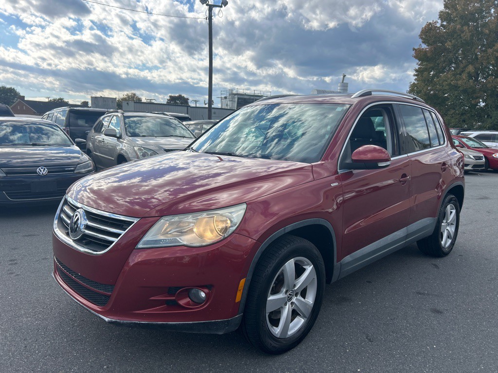 2010 Volkswagen Tiguan Image 1