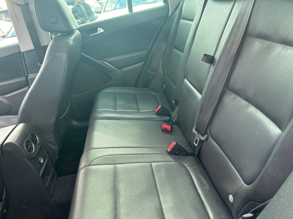 2010 Volkswagen Tiguan Image 14