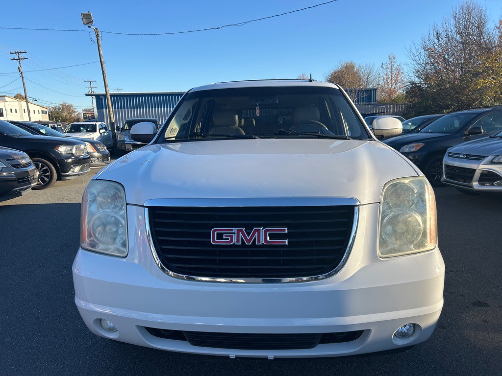 2011 GMC Yukon Image 2