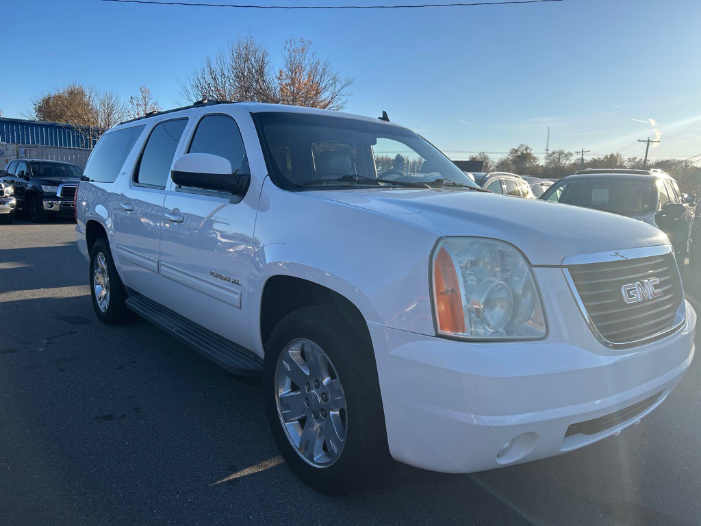 2011 GMC Yukon Image 3