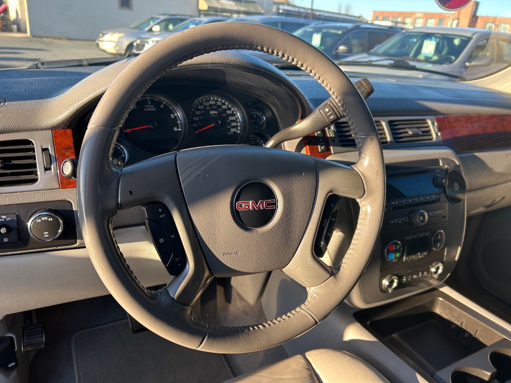 2011 GMC Yukon Image 17