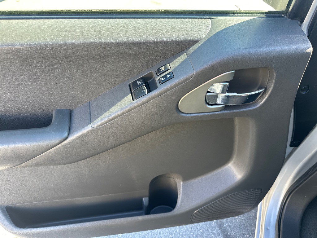 2008 Nissan Frontier Image 12