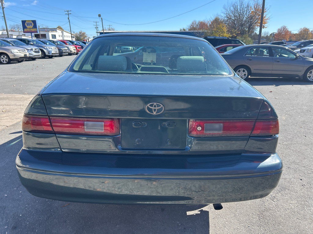 1997 Toyota Camry Image 6