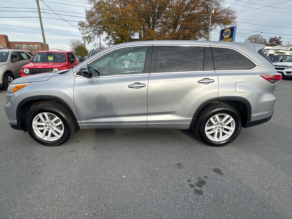 2015 Toyota Highlander Image 2