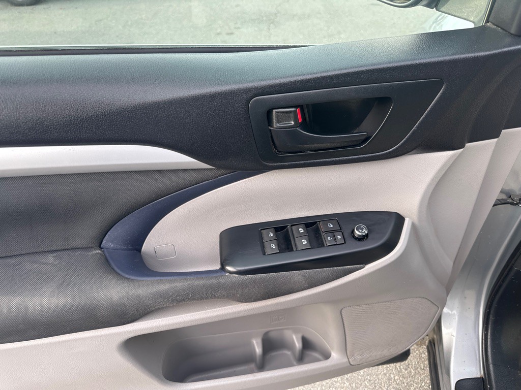 2015 Toyota Highlander Image 11