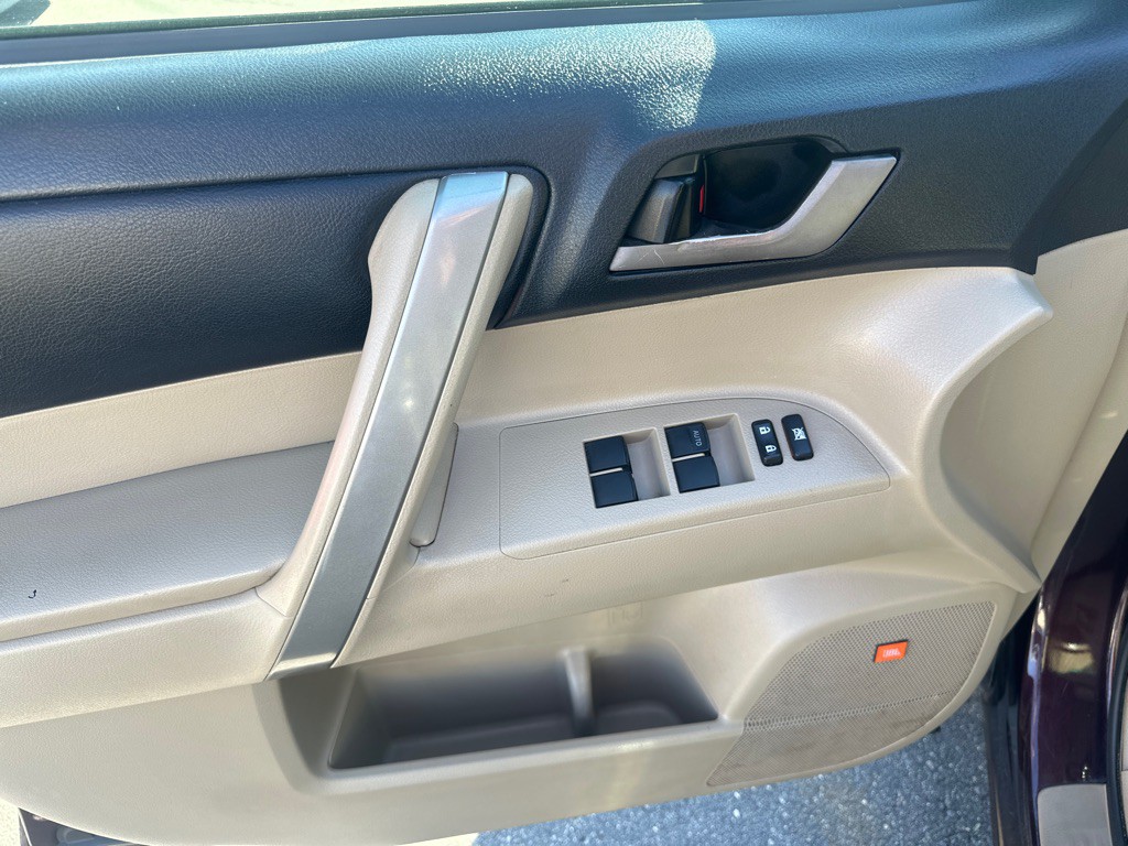 2011 Toyota Highlander Image 11
