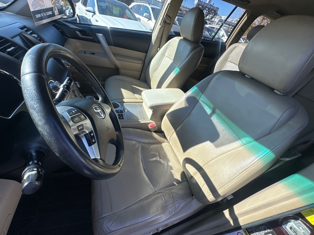 2011 Toyota Highlander Image 12