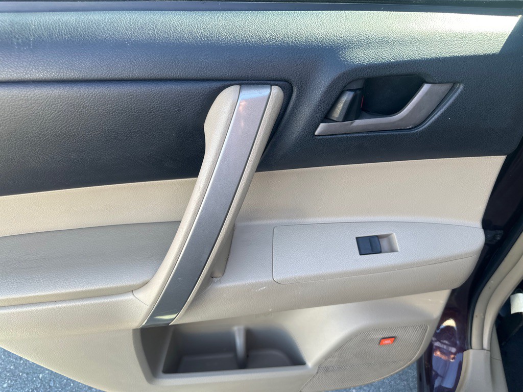 2011 Toyota Highlander Image 13