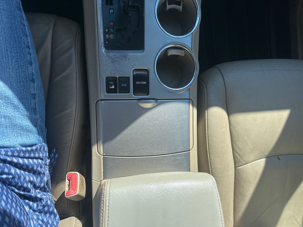 2011 Toyota Highlander Image 22