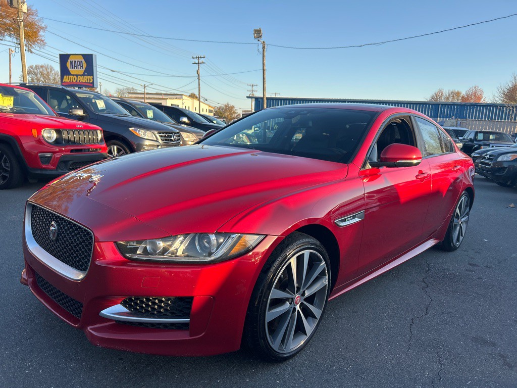 2017 Jaguar XE Image 1