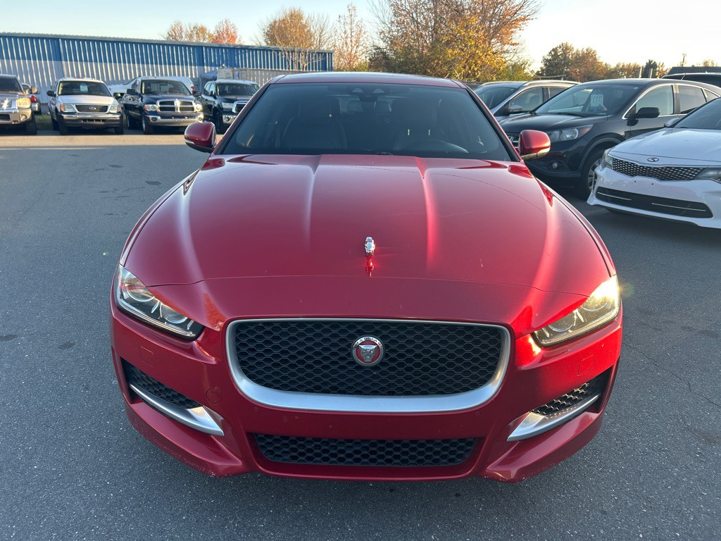 2017 Jaguar XE Image 2