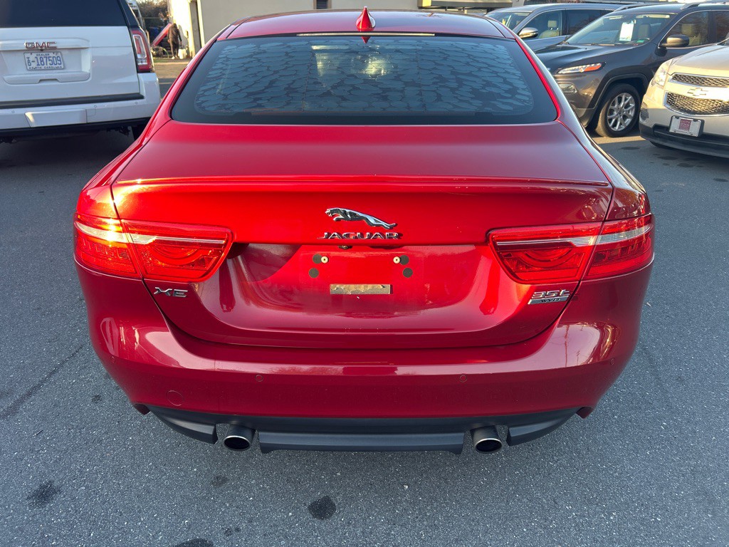 2017 Jaguar XE Image 5