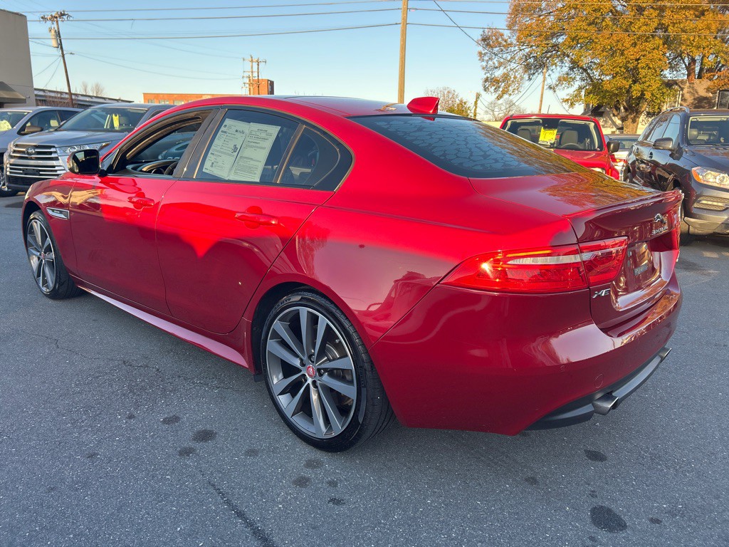 2017 Jaguar XE Image 6