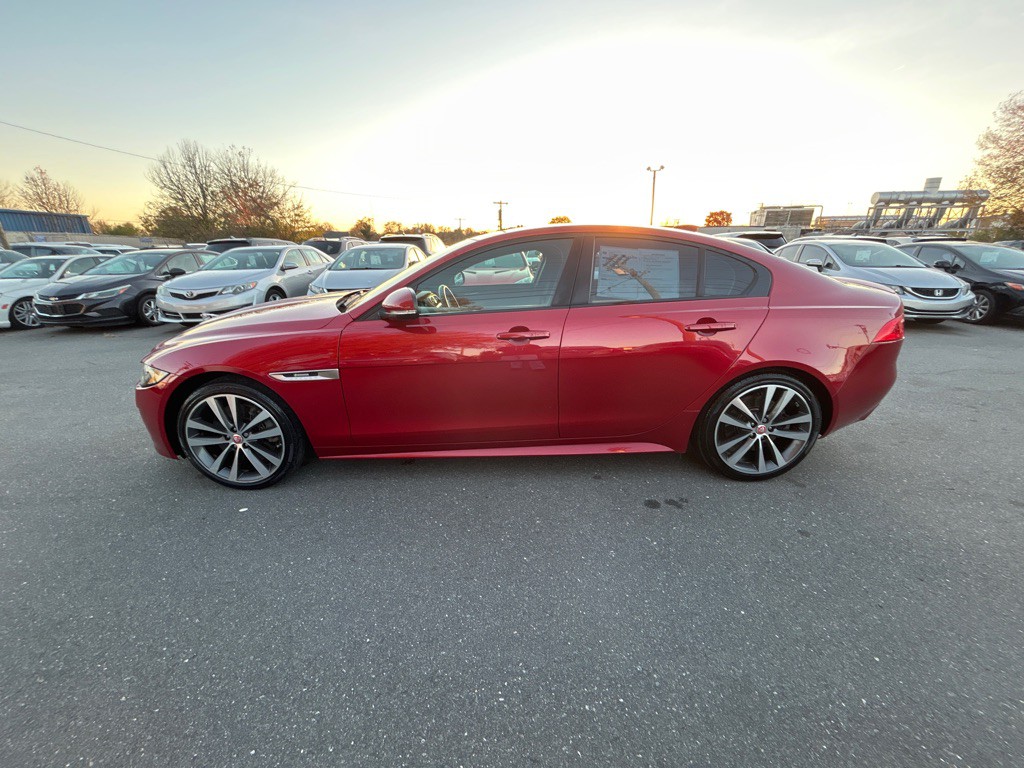 2017 Jaguar XE Image 7