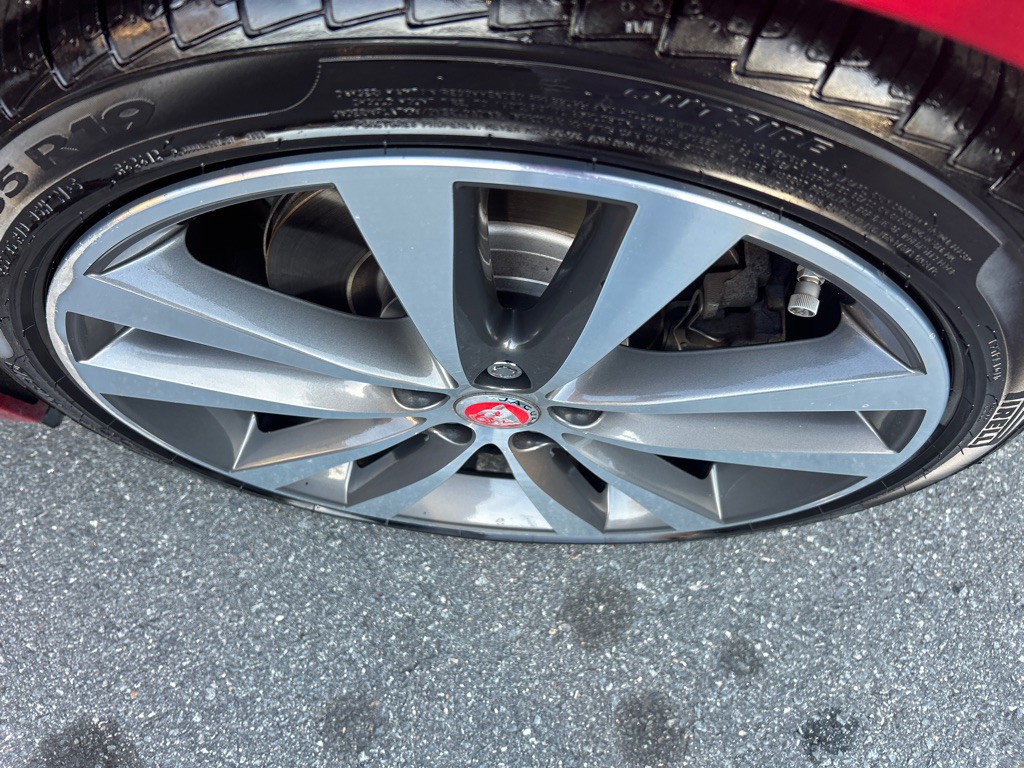 2017 Jaguar XE Image 9