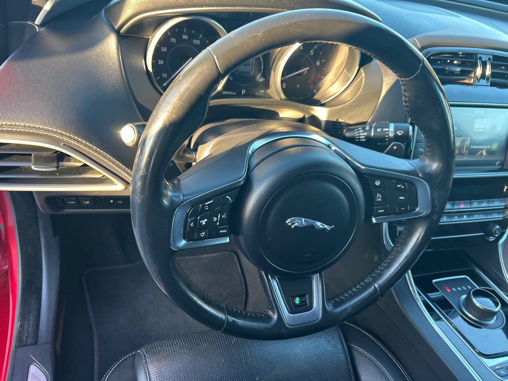 2017 Jaguar XE Image 13