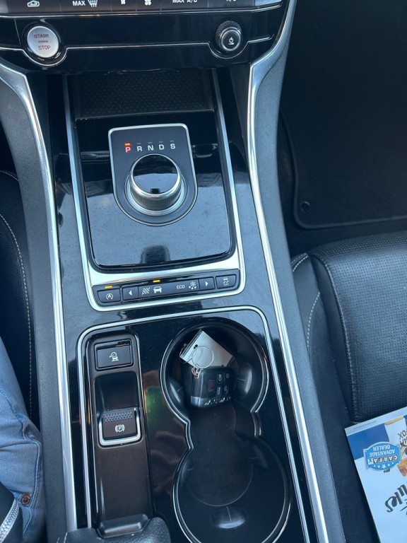 2017 Jaguar XE Image 15