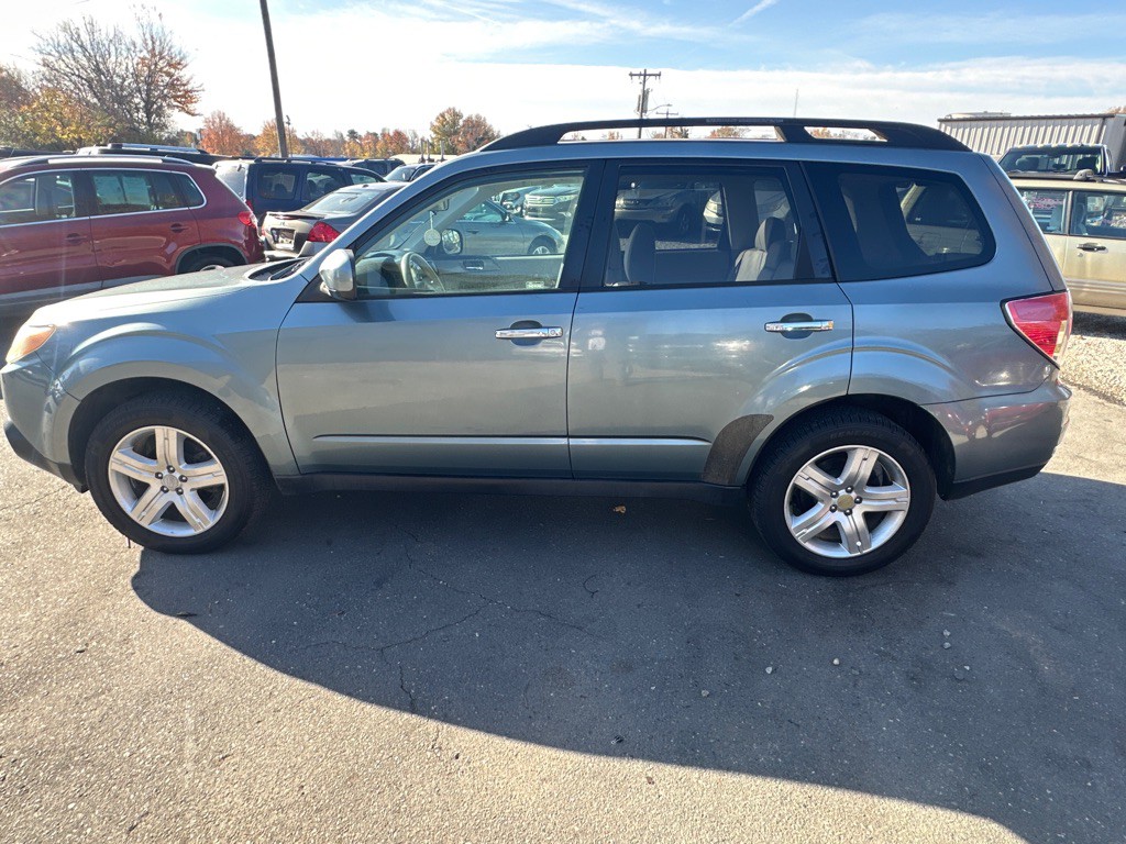 2010 Subaru Forester Image 2
