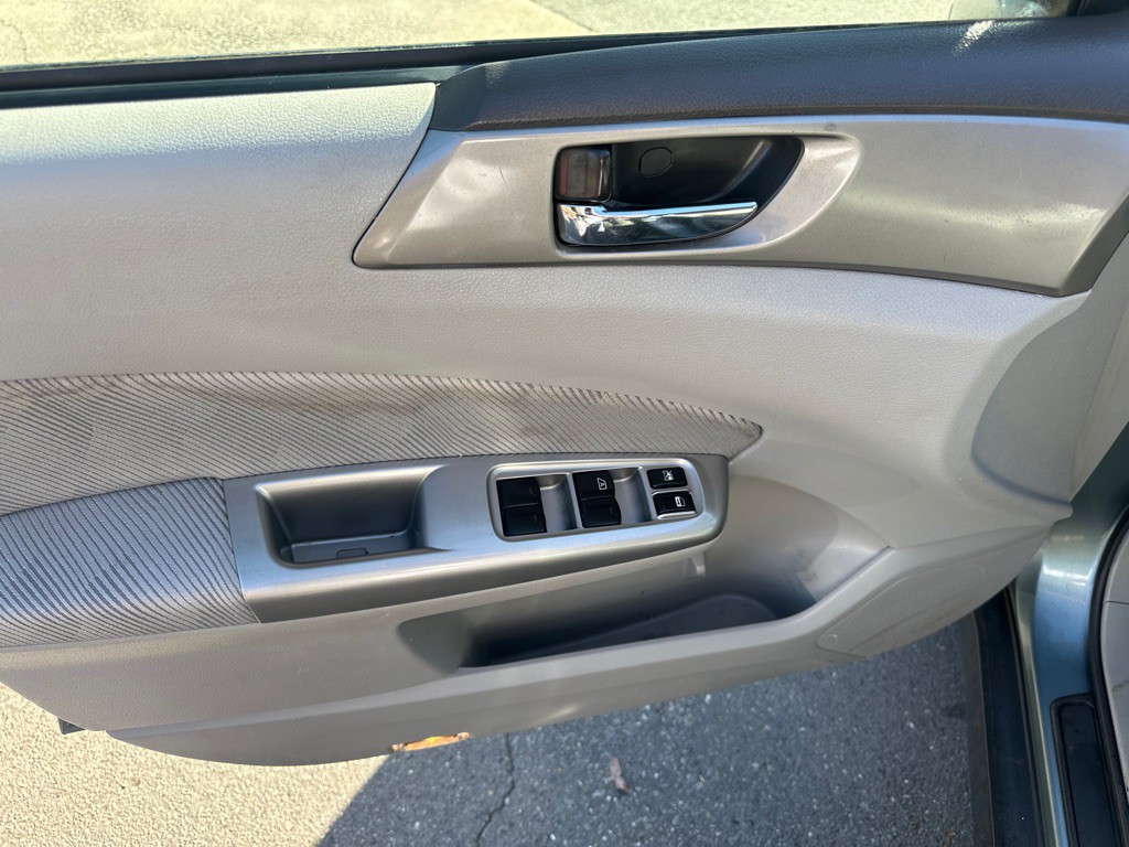 2010 Subaru Forester Image 11