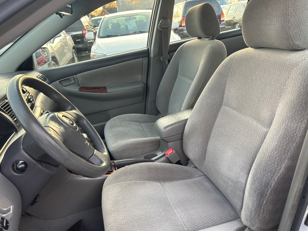 2004 Toyota Corolla Image 11