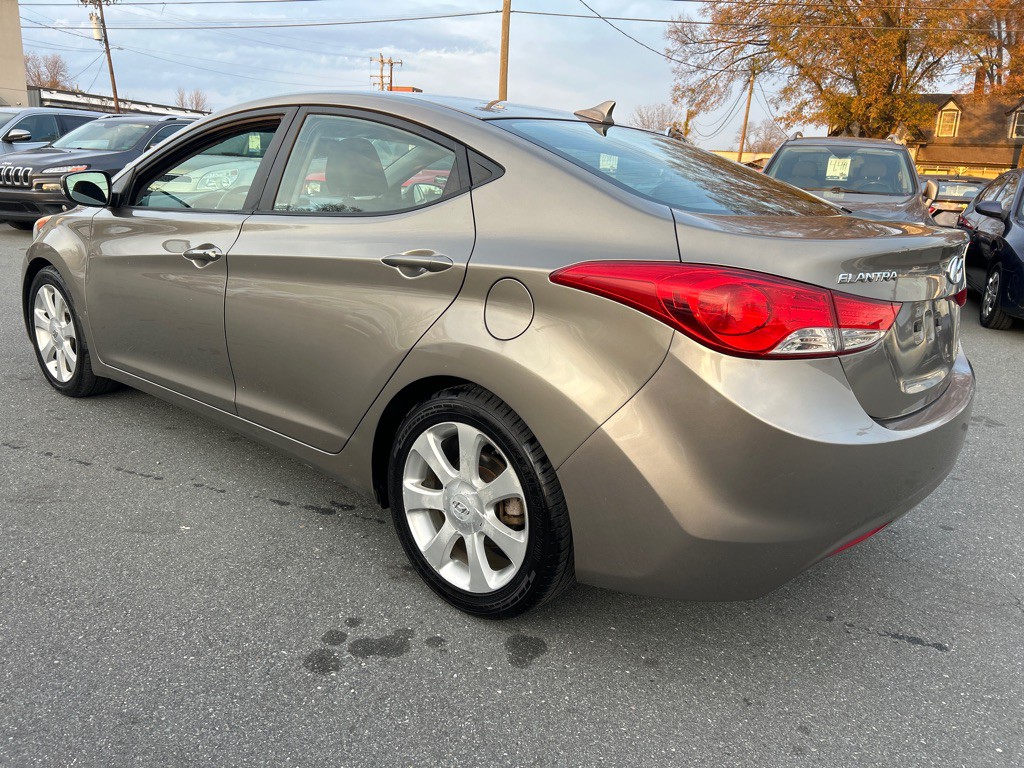 2013 Hyundai Elantra Image 7