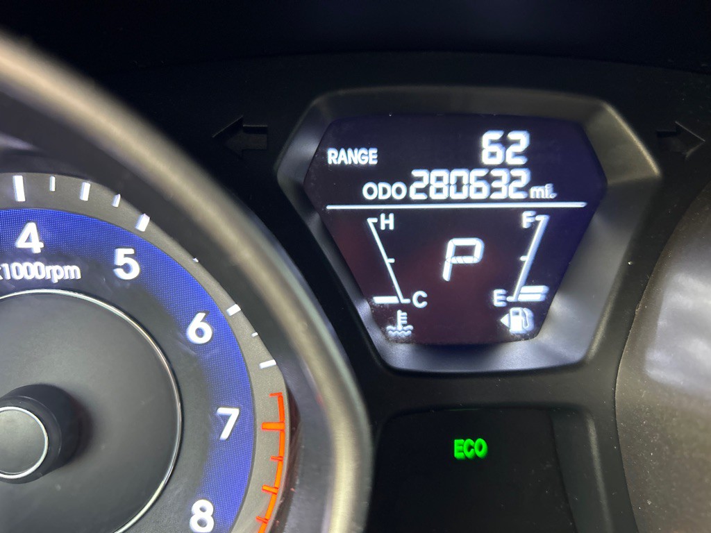 2013 Hyundai Elantra Image 16