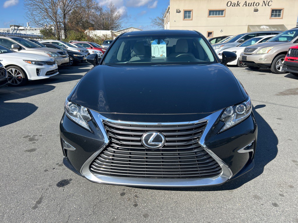 2016 Lexus ES Image 2