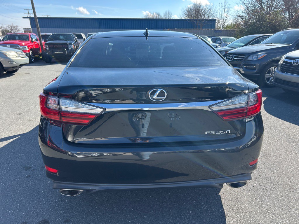 2016 Lexus ES Image 6