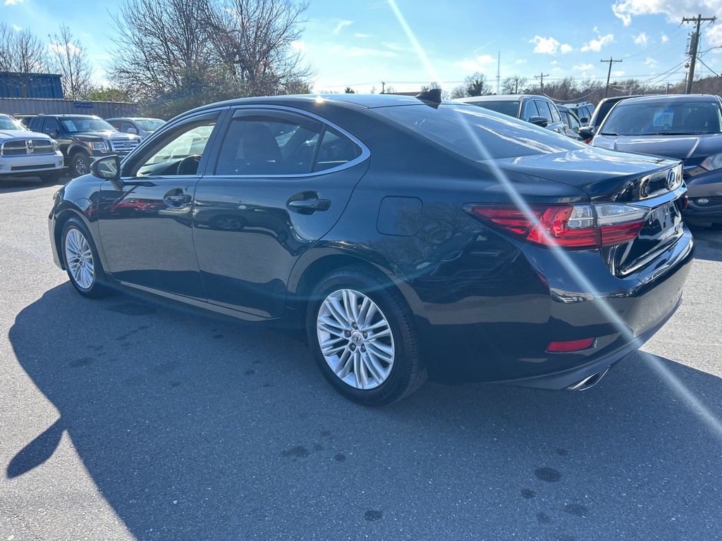 2016 Lexus ES Image 7