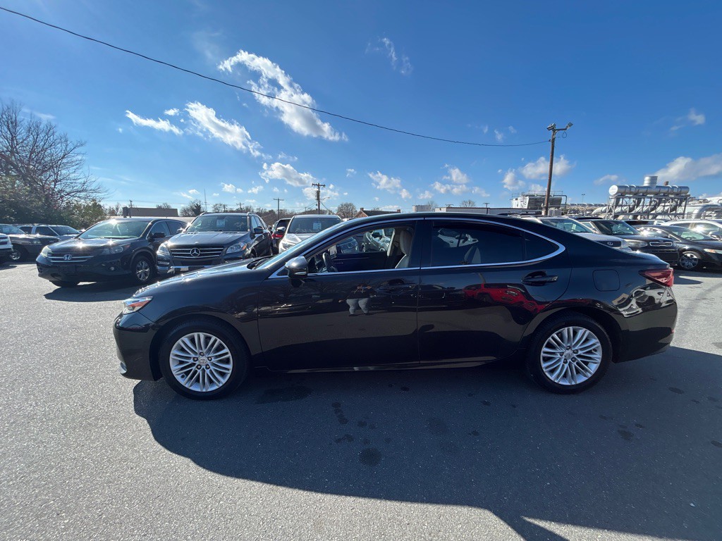 2016 Lexus ES Image 8