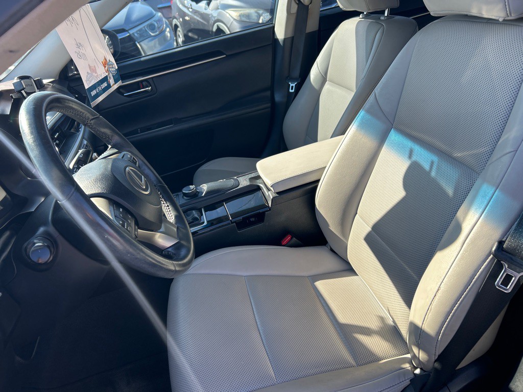 2016 Lexus ES Image 11