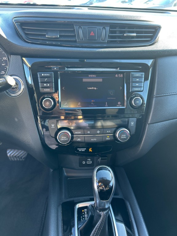 2018 Nissan Rogue Image 15