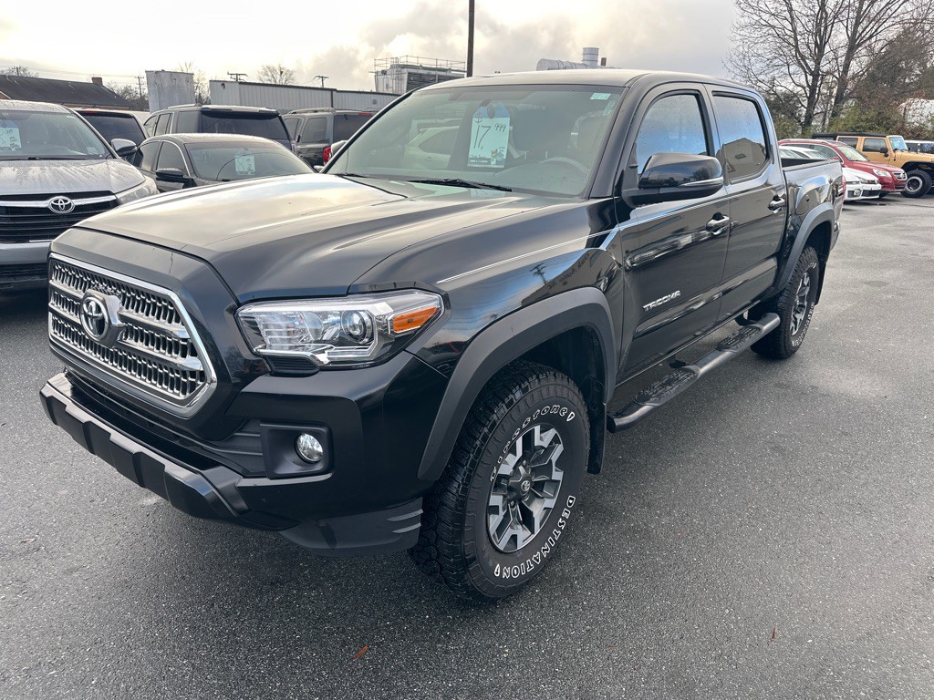 2017 Toyota Tacoma Image 1