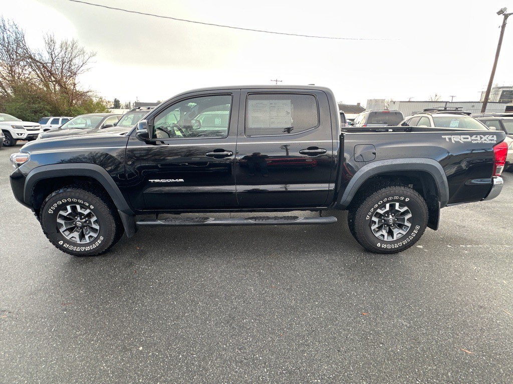 2017 Toyota Tacoma Image 2